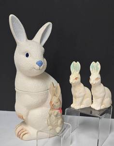 lot 125 image: Vintage Bunny Collection