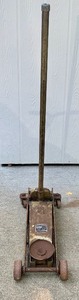 lot 262 image: 1 12 Ton Jack 3000 LB Capacity