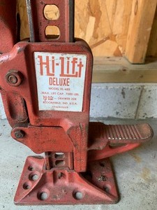 lot 25 image: Hi-Lift Jack Deluxe Model 485