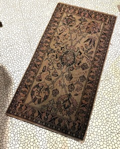 lot 45 image: Lovely Vintage Rug