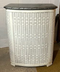 lot 231 image: Vintage Pearlwick Landry Hamper
