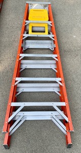 lot 275 image: Model 410 Step Ladder