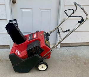 lot 278 image: TORO CCR 2000 Snowblower 4.5 HP