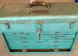 lot 343 image: Vintage Green Metal Toolbox with Miscellaneous Tools
