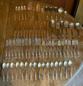lot 327 image: Old Company Silver Plated E Monogrammed Flatware Grouping