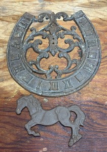 lot 335 image: Vintage Horse Motif Metal Decor