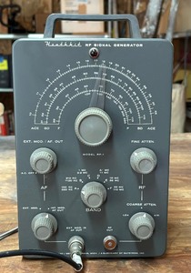 lot 365 image: Heathkit RF-1 Signal Generator
