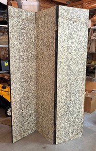 lot 368 image: Vintage Screen  Room Divided