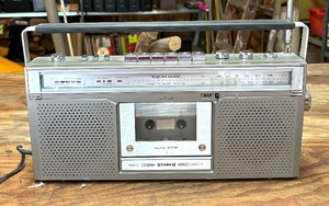 lot 369 image: Vintage Realistic 14-774 Radio