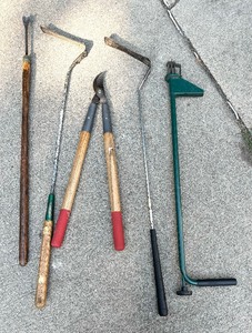 lot 372 image: Variety of Lawn and Garden Tools
