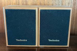 lot 55 image: Technics Bookshelf Speakers