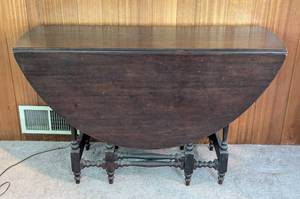 lot 59 image: Vintage Wood Drop Leaf Table