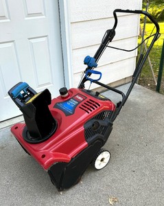 lot 378 image: Toro Power Clear 421 QE Snowblower