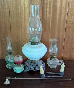 lot 73 image: Assorted Vintage Oil Lamps