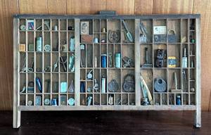 lot 19 image: Vintage Hamilton Printers Tray and Vintage Treasures