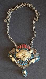 lot 199 image: Carved Tibetan Zeeba Necklace