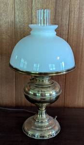 lot 205 image: Vintage Brass Table Lamp