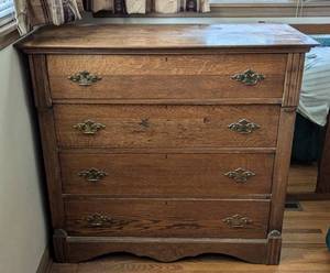 lot 207 image: Vintage Oak Dresser