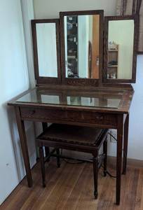 lot 209 image: Vintage Mirrored Wood Vanity