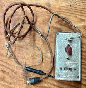 lot 383 image: Vintage Model 720 by Radio City Products
