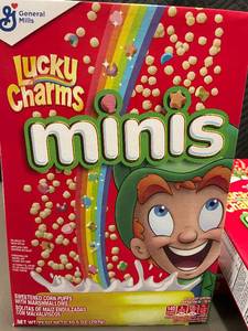 lot 41 image: cereal - Lot of 6 General Mills Lucky Charms Minis Cereal Boxes (10.5 oz)
