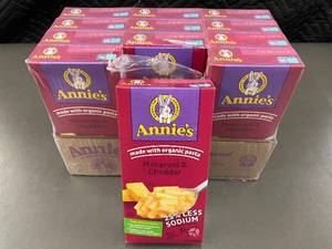 lot 284 image: HI 3 - Lot of 12 Annies Macaroni & Cheddar Organic Pasta