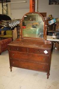 Wooden Dresser with Mirror 3-drawer