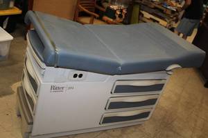 Midmark Ritter 204 Examination Table