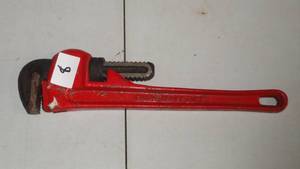 lot 8 image: 14 Heavy Duty Pipe Wrench-Red