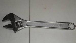lot 10 image: 18 Adjustable Wrench