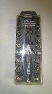 lot 56 image: Boxer 12 Dr. Metric Professional Ratchet Sockets & Bit 30pc Set