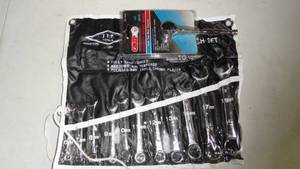 lot 224 image: (2 Items) J.T.P. Tools 11 Pc Combination Wrench Set-6mm-9mm & GRIP 14 Mechanics Ratchet Handle