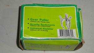 lot 99 image: 4 Three-Jaw Gear Puller