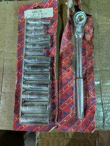 lot 192 image: 14 Piece 38 Drive Metric Deep Socket Set with Ratchet w Flex Head