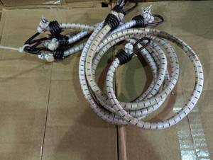 lot 200 image: Set of 4 Bungee Cords - 2  36 Cords and 2 28 cords