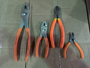 lot 164 image: 4 Piece Plier Set - Mini DiagonalLarge DiagonalMini SlipLarge Slip