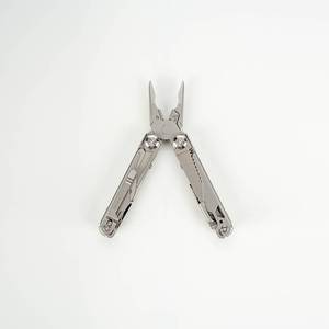 lot 146 image: Utility Set - 17 in 1 Multi Tool & Rechargeable 3-watt Flashlight