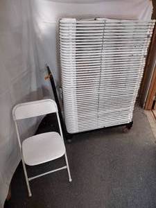 lot 78 image: (50) Stackable Folding Chairs, white seat and back on a white steel frame.