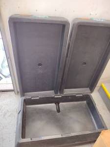 lot 120 image: Chillin black ice tub for drinks or food Vollrath ice drink holder.
