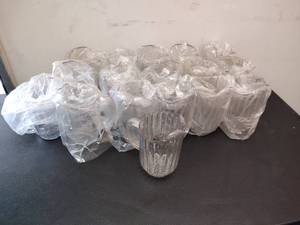 lot 175 image: (17) Rubbermaid 60 OZ&nbspBouncer Pitcher,&nbspModel 3338 