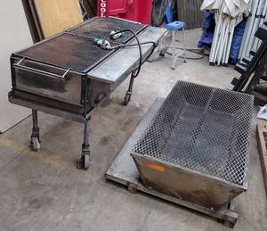 lot 11 image: Magicater propane gas grill and Charcoal Grill with grated top