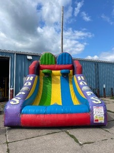 lot 19A image: Hoops Inflatable with blower