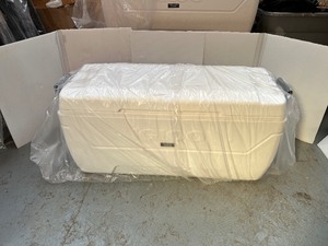 lot 110 image: White Igloo Maxcold 150-quart cooler