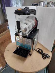 lot 89 image: Slushy maker (powers up)