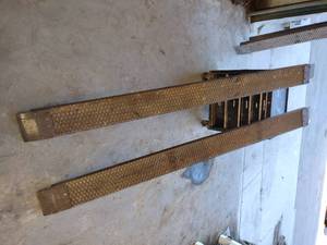 lot 184 image: (2) Trailer loading ramps approximately 8.5 foot