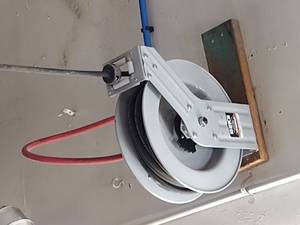 lot 196 image: Klutch Air compressor hose with hose reel