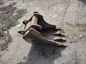 lot 17 image: Bobcat bucket attachment H2 x L16 x D20