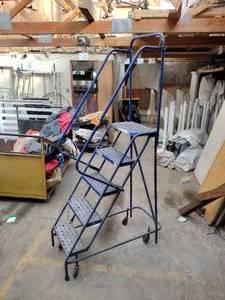 lot 212 image: 5-step safety angle rolling ladder