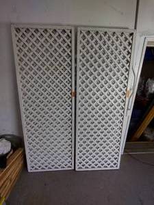 lot 176 image: (2) Folding 3-Panel lattice screens. H 85 x L90. Each panel is 30 wide