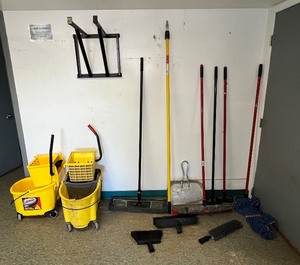 lot 205 image: Commercial supplies Libman & Rubbermaid, Swopt mops, brooms, mop buckets